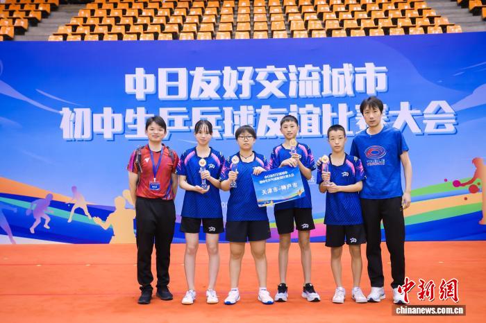 北京举办的中日友好城市青少年乒乓球友谊赛：