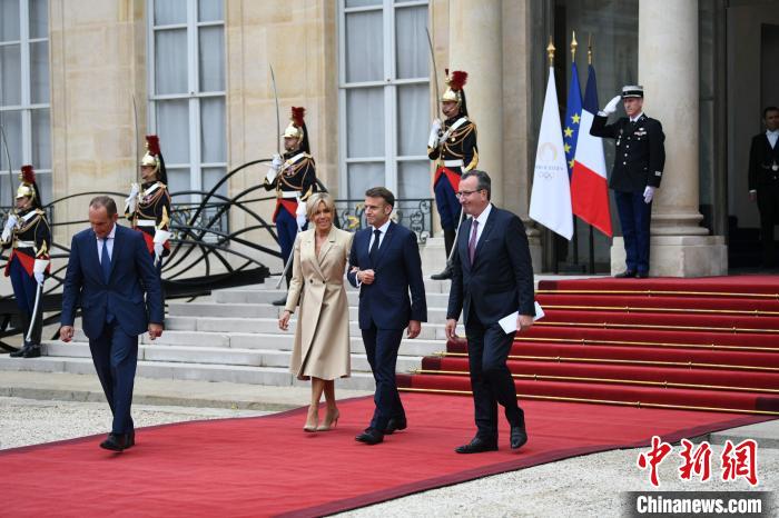 巴黎奥运会开幕日：马克龙在塞纳河畔的高光时