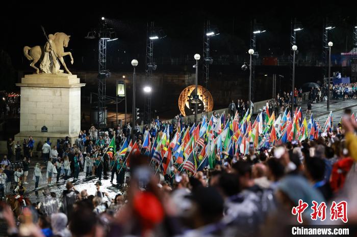 巴黎奥运会开幕日：马克龙在塞纳河畔的高光时