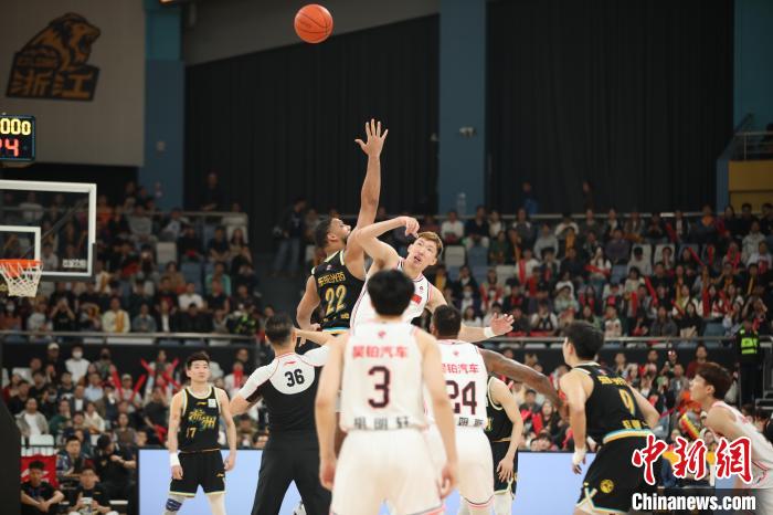 浙江杭州主场气氛紧张激烈 广厦逆转战胜广东