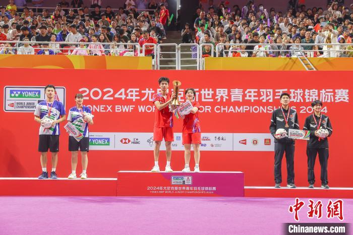 中国羽毛球队南昌摘得三项冠军