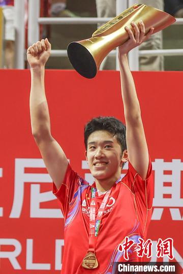 中国羽毛球队南昌摘得三项冠军