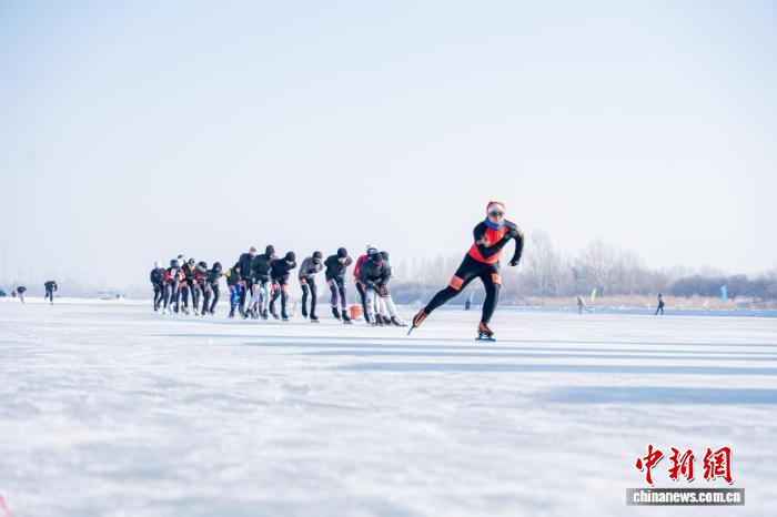 哈尔滨亚洲速度滑冰超级耐力赛开幕 500余名运动