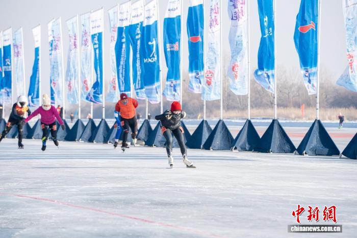 哈尔滨亚洲速度滑冰超级耐力赛开幕 500余名运动