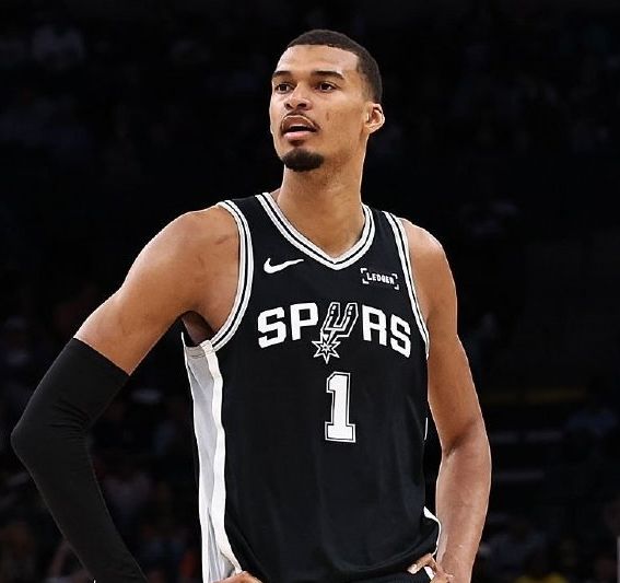 文班亚马首登MVP榜首马刺战绩飞跃引热议