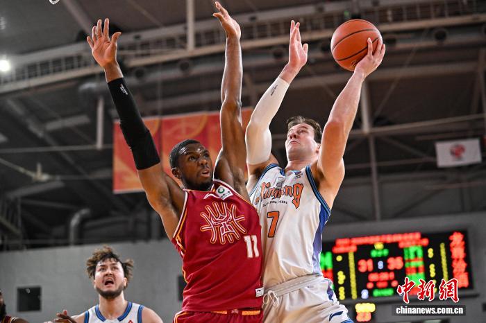 山西汾酒队主场力克新疆