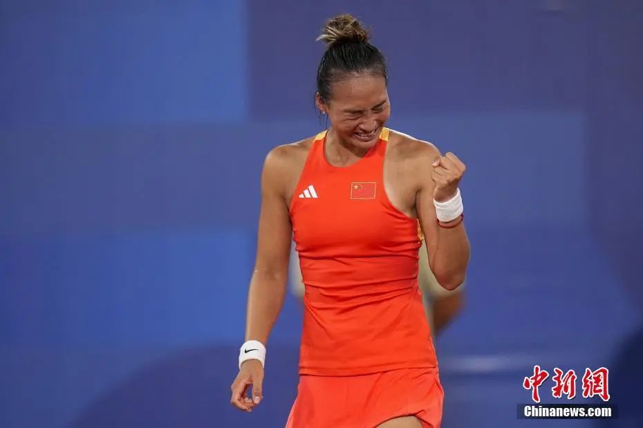 逆转击败科贝尔挺进巴黎奥运四强，郑钦文泪洒