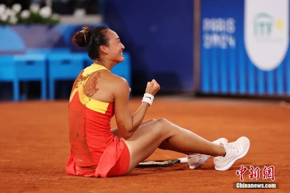 逆转击败科贝尔挺进巴黎奥运四强，郑钦文泪洒