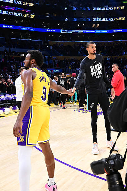 东契奇詹姆斯缺席湖人惨败雷霆四星缺阵成关键