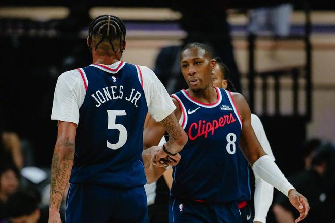 快船交易哈登后重返第八，小卡破纪录难掩季后