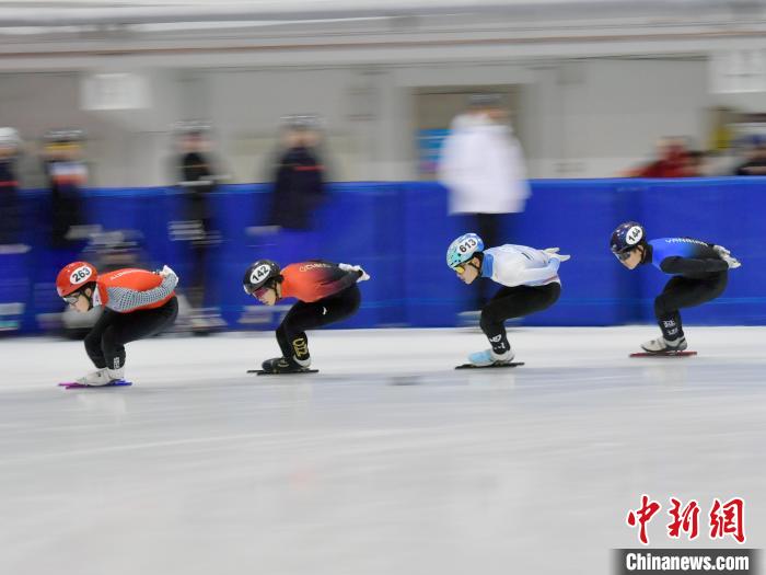 长春举行中国短道速滑后备军集训：武大靖领衔